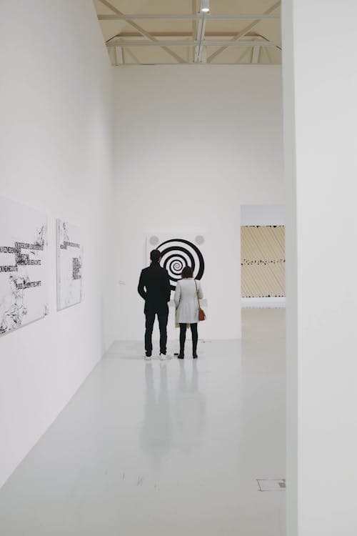 The Art of Conversation: How to Talk to Artists with Confidence and Authenticity (Etiquette Guide)