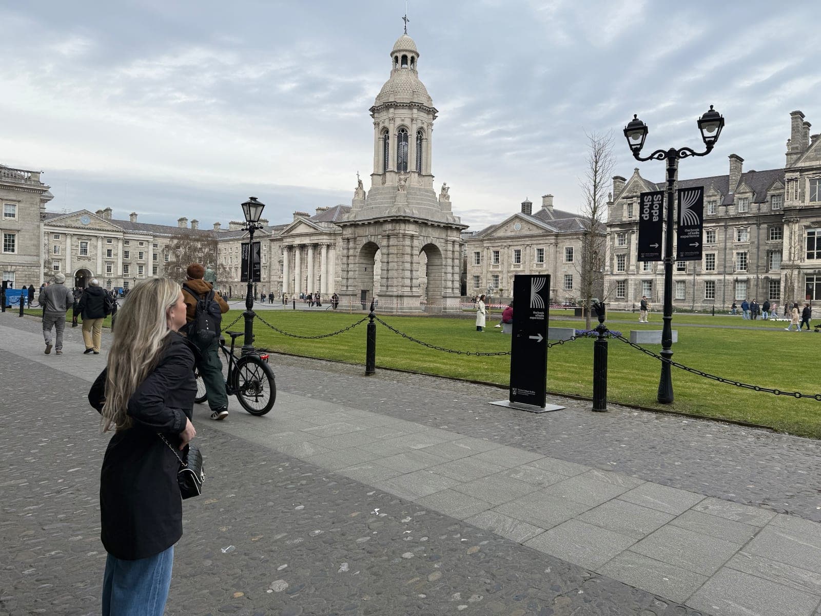 Trinity College Dublin and Merrion Square: A Journey Through Irish Literary Heritage (Walking Guide)