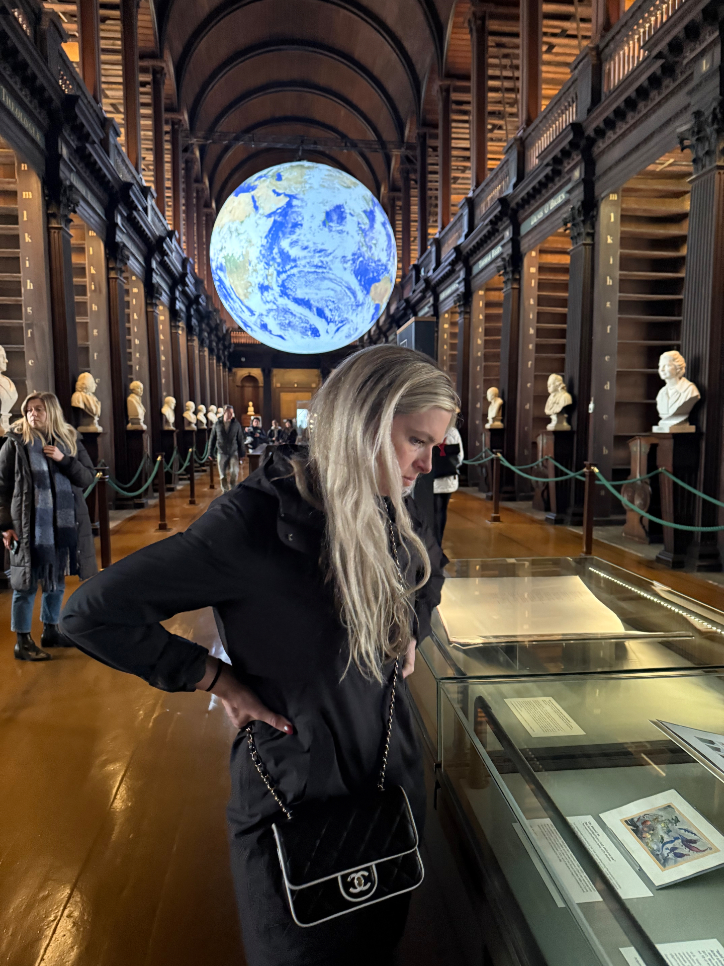 Viewing Manuscripts in the Long Room
